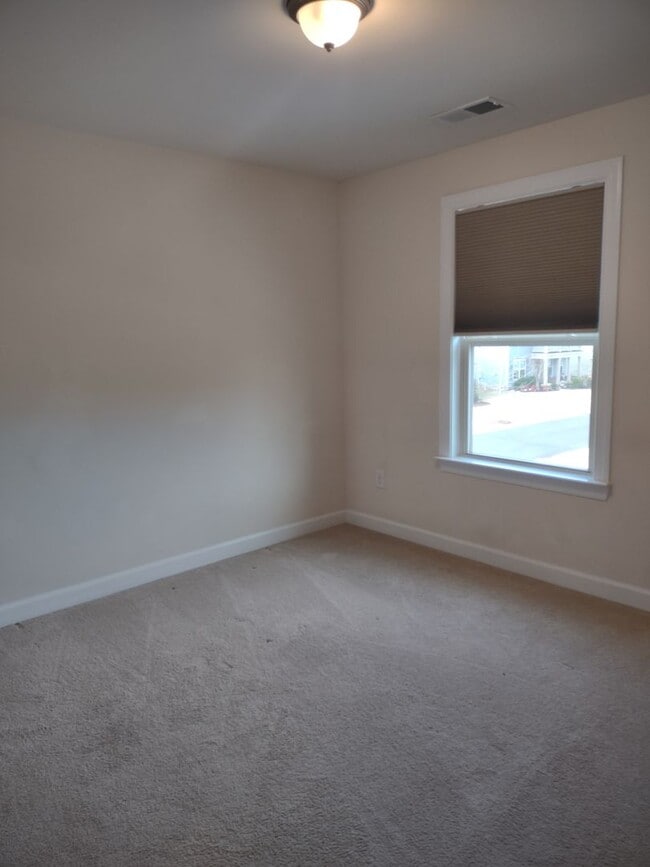 Building Photo - Beautiful home located in the Millbridge C...
