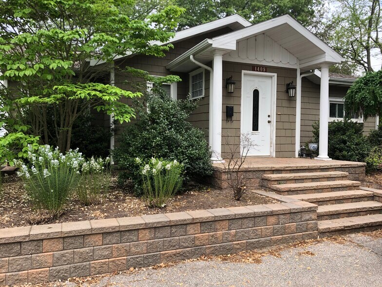 Building Photo - 1409 Miller Dr
