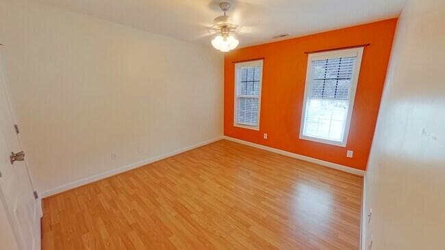 Building Photo - 622 Thorncliff Dr