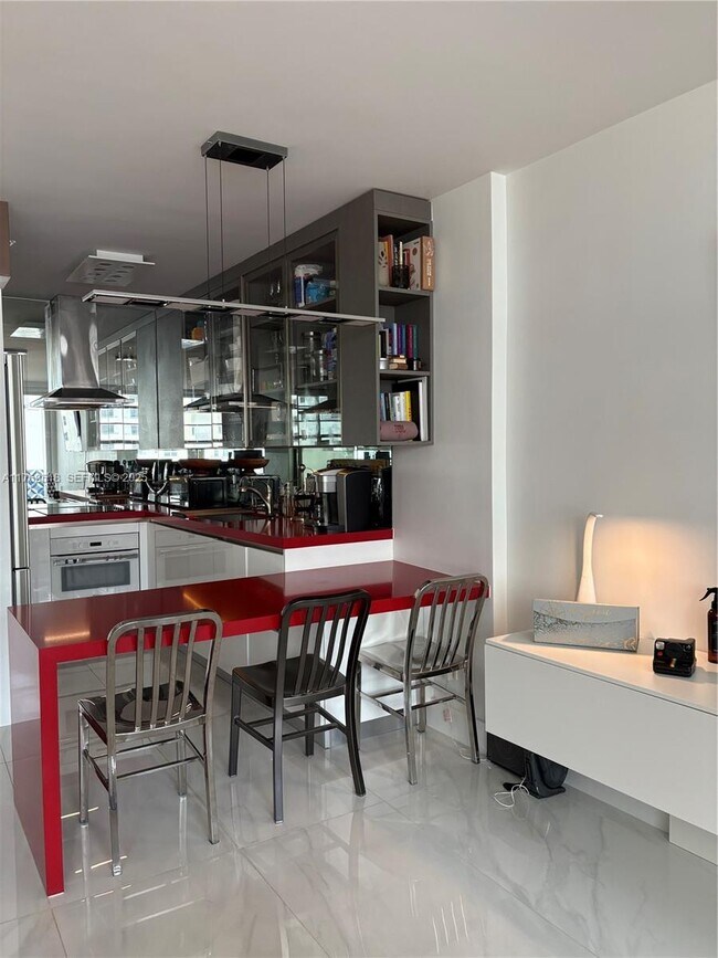 Building Photo - 100 Lincoln Rd