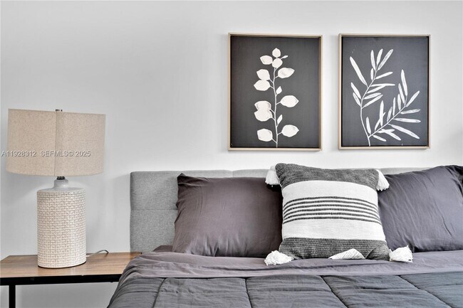 Building Photo - 1841 SW 29th Ave