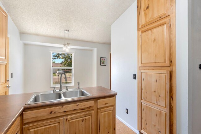 Building Photo - 3117 Moonbeam Cir S