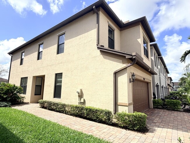 Building Photo - 2800 Troubadour St