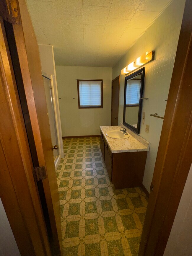 Building Photo - 420 W College St