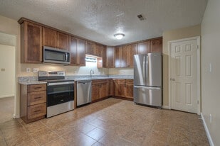 Building Photo - 135 Clover Valley Cir