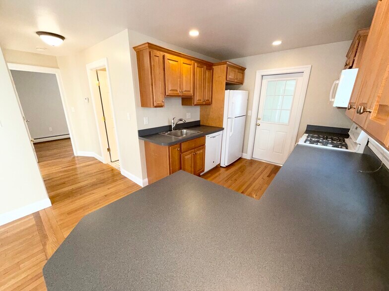 Building Photo - 28 Olney St