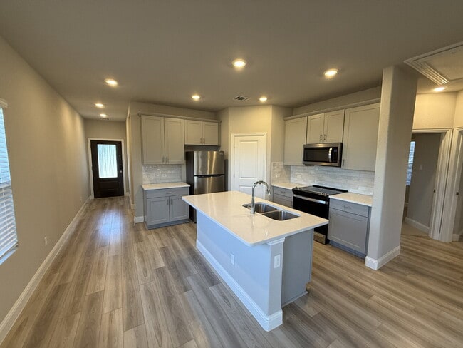 Building Photo - 3215 Sedge Grass Dr