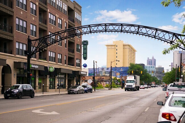 Building Photo - 1145 N High St
