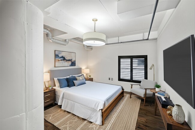 Building Photo - 1025 S Shepherd Dr