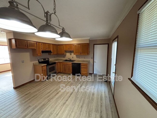 Building Photo - 601 Leo Dr