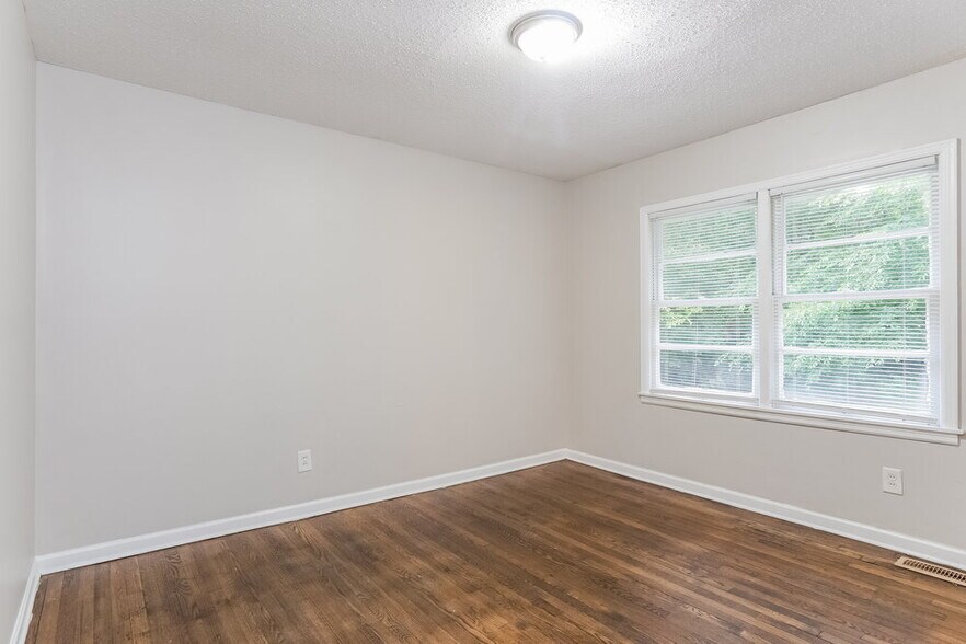 Building Photo - 812 Nelson Dr