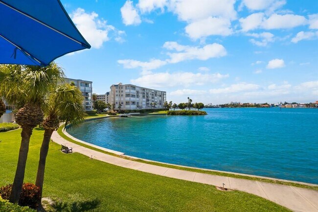 Building Photo - 7912 Sailboat Key Blvd S