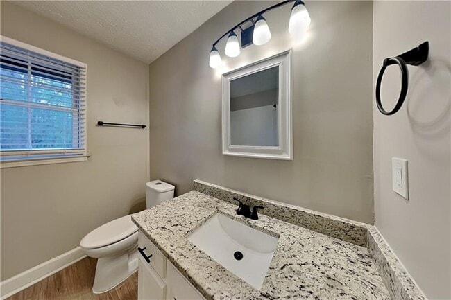 Building Photo - 9880 Lake Forest Way