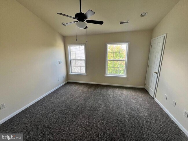 Building Photo - 705 PRENTISS Pky