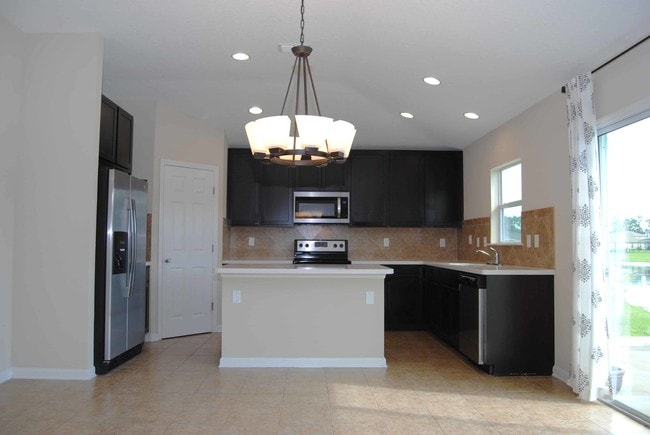 Building Photo - On the Pond in Timber Creek!