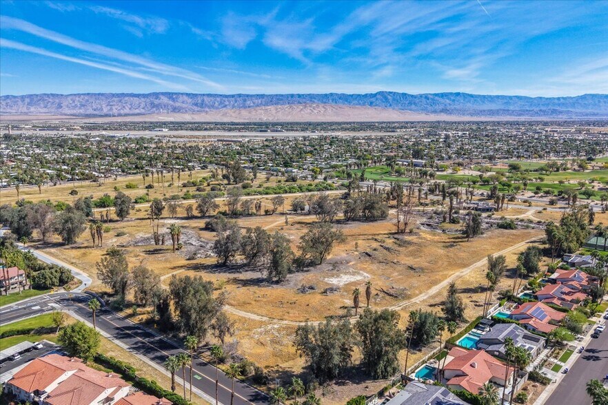 Building Photo - 2701 E Mesquite Ave