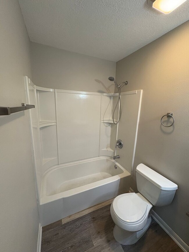 Building Photo - 3/2 Condo - Fully Renovated and Near Downt...