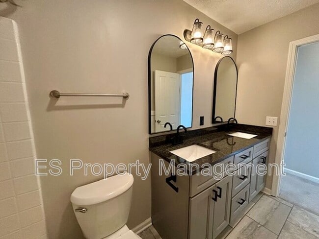 Building Photo - 18258 Benton Oak Dr