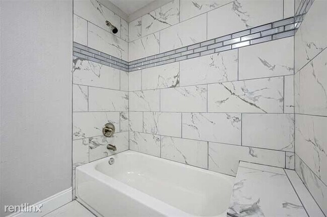 Building Photo - 2 br, 2 bath House - 6416 S Adelia Ave