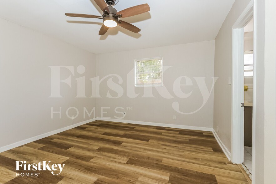 Building Photo - 3025 Robert Rd