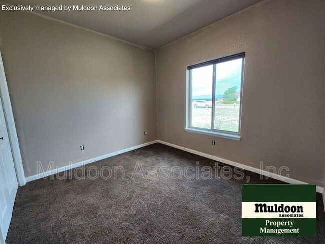 Building Photo - 326 N Longmont Dr
