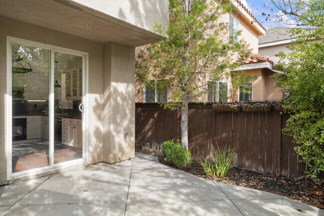 Building Photo - "Charming 3-Bedroom Haven with 2.5 Baths in Santa Clarita – Spacious 1694 Sq Ft Home Awaits!"
