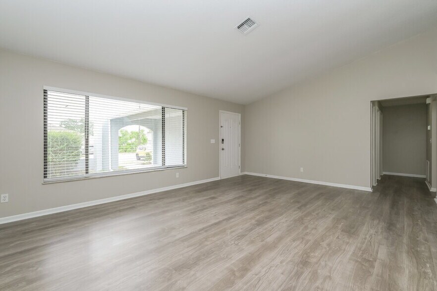 Building Photo - 10142 Bannister St