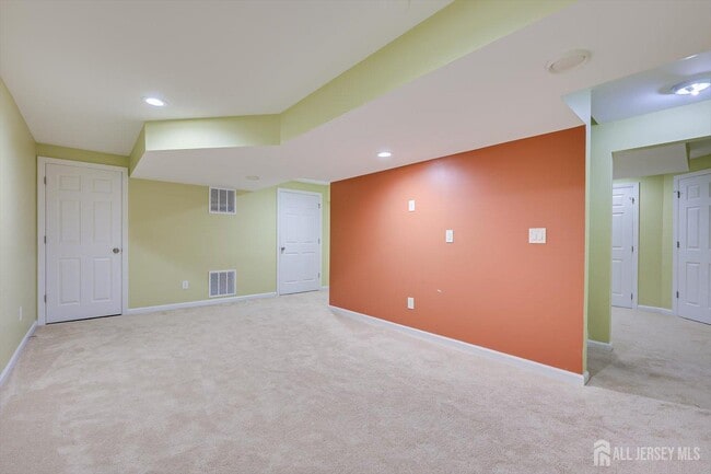 Building Photo - 160 Vasser Dr