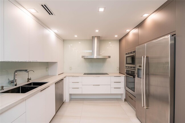 Building Photo - 9801 Collins Ave