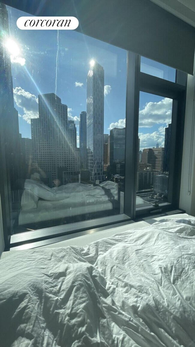 Building Photo - 196 Willoughby St