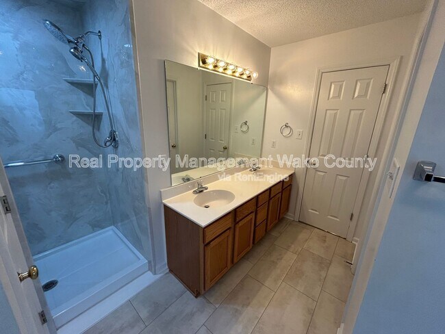 Building Photo - 1811 Kelly Glen Dr
