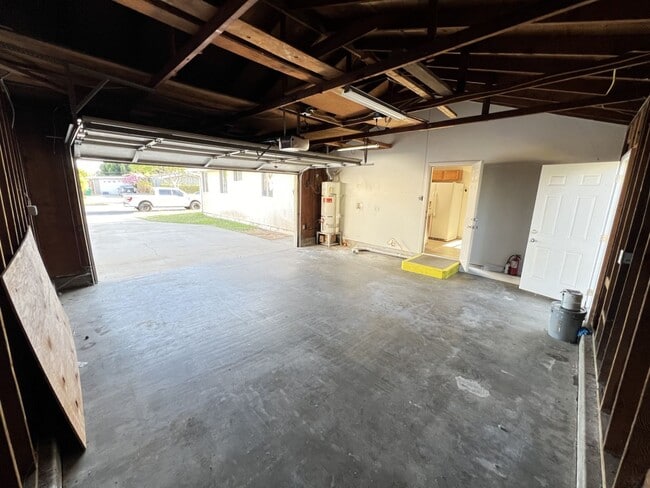 Building Photo - Amazing 4 Bedroom in the Heart of SD!
