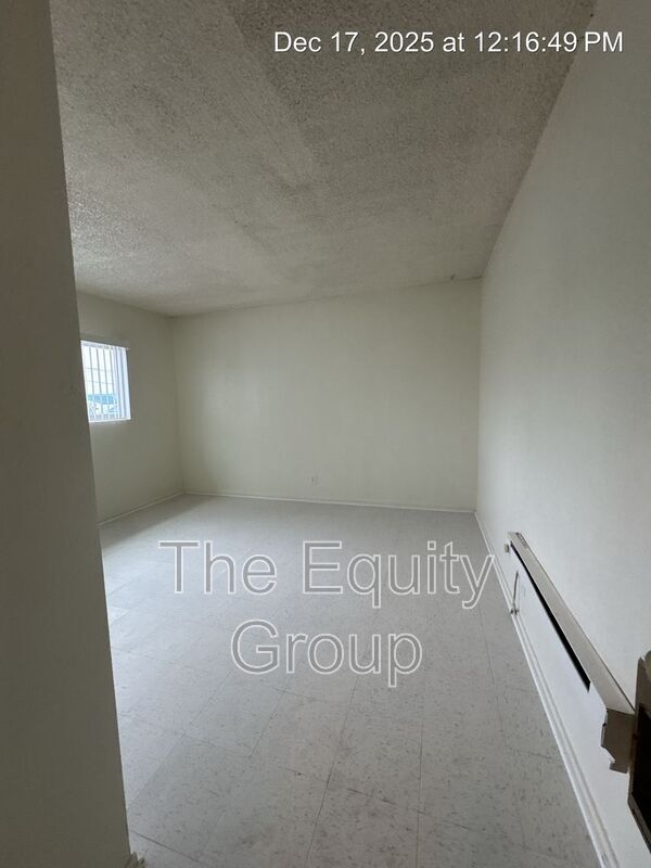 Building Photo - 830 Davis St