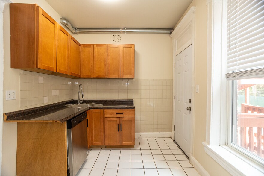 Building Photo - 3149 W Lyndale St