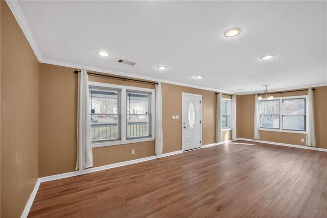 Building Photo - 871 Hargis St SE