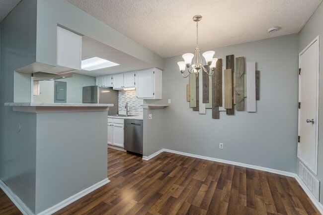 Building Photo - CHARMING 1-BED CONDO NEAR HIGHLINE CANAL TRAIL, $0 DEPOSIT OPTION