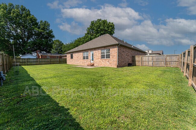 Building Photo - 126 S Angus Ln