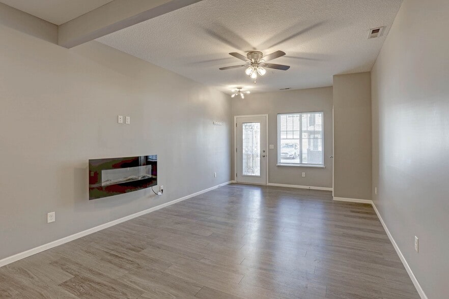 Building Photo - Fox Run Townhomes