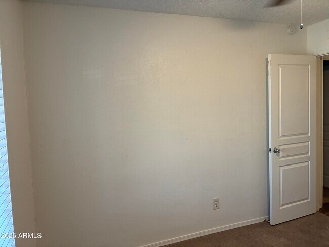 Building Photo - 602 W Wickieup Ln