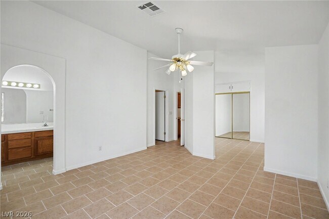 Building Photo - 2054 Cardigan Ave