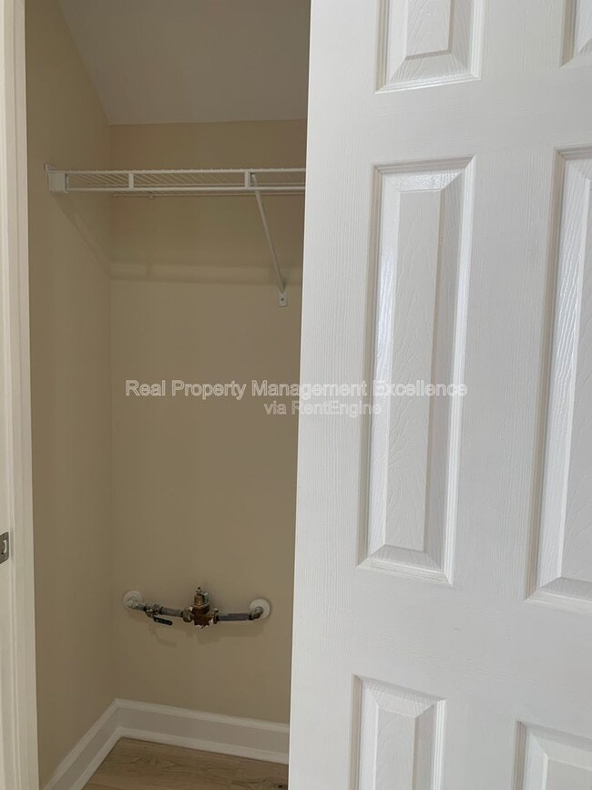 Building Photo - 5611 Sojourn Dr