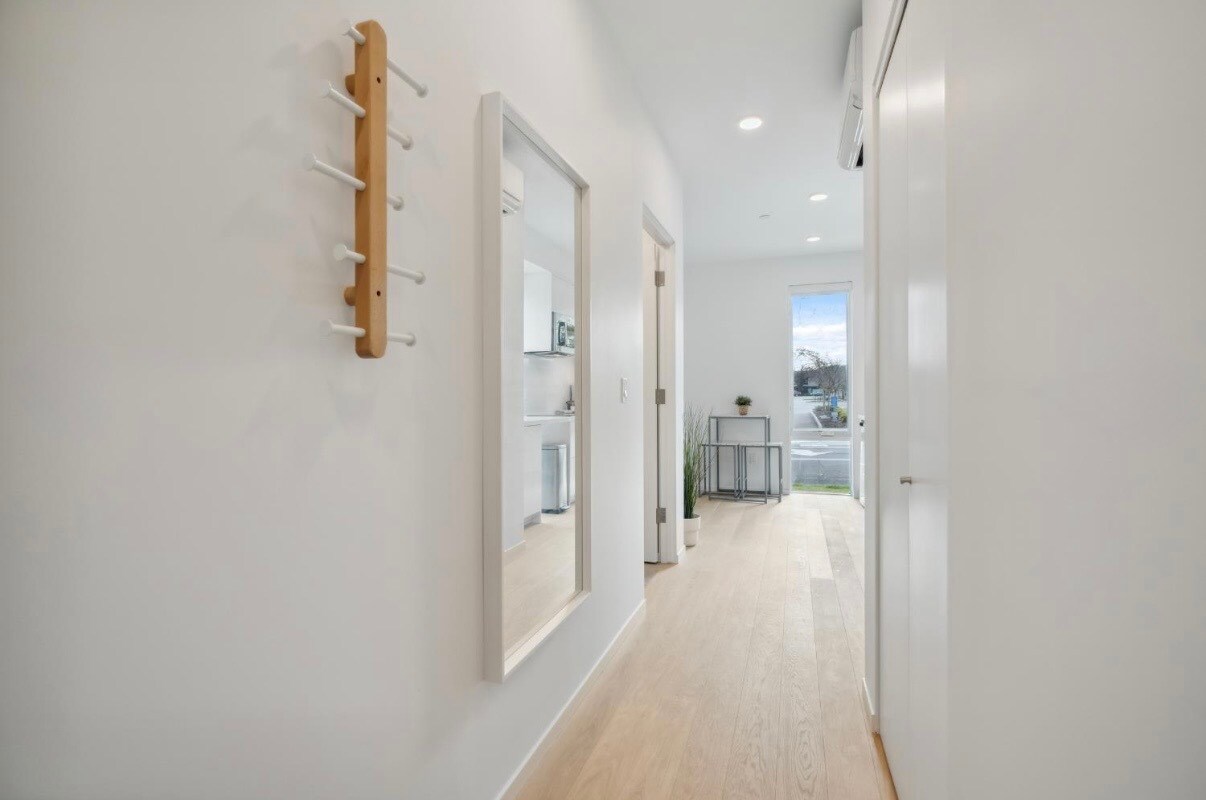 Building Photo - 2423 Binnen Ln