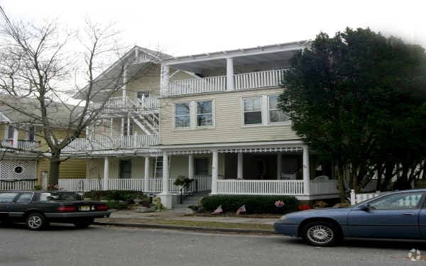 Building Photo - 82 Heck Ave