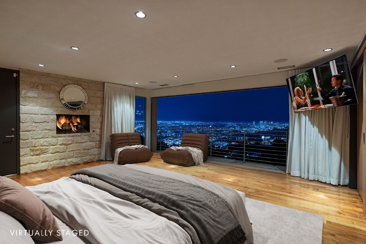 Building Photo - 8825 Hollywood Blvd