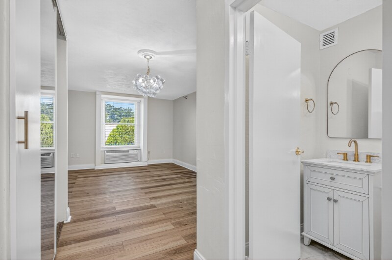 Building Photo - 224 E Garden St