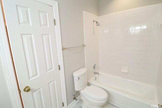 Building Photo - 100 Pebble Ridge Farms Ct