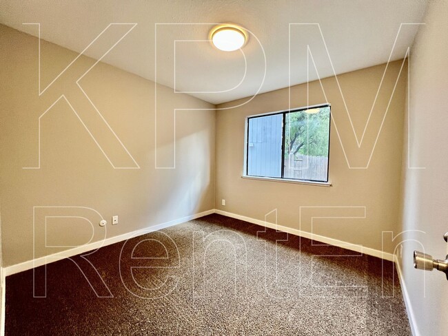 Building Photo - 5532 Fox Sparrow Ct