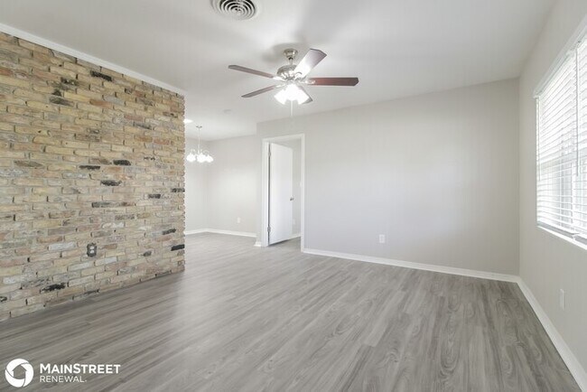 Building Photo - 173 Jay Dr