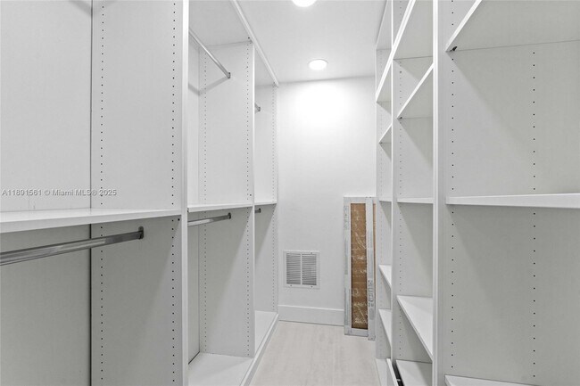 Building Photo - 10250 Oleander Ct