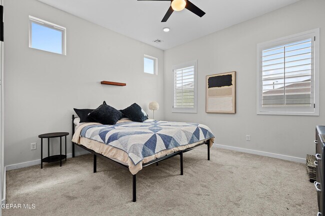 Building Photo - 12646 Amesbury